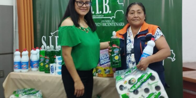 Entregamos material de limpieza como donativo al Centro de Acogida «Calor de Hogar»