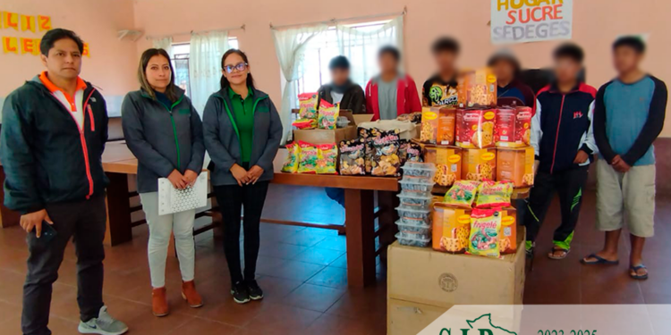 Donación de productos del canastón navideño