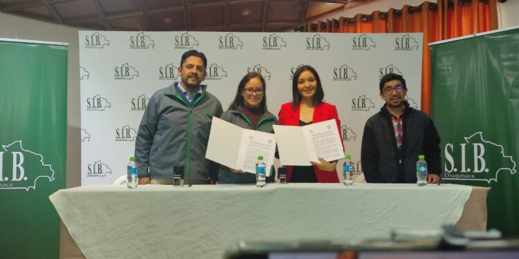 Firma de convenio con el Colegio de Fisioterapia y Kinesiología de Chuquisaca.