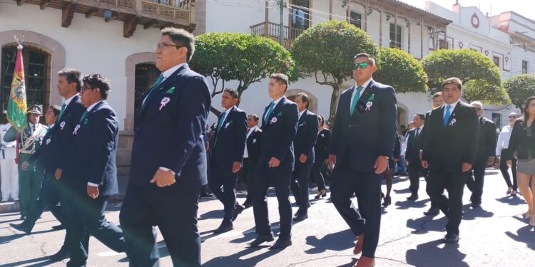 Rendimos homenaje a los 215 años de la primera gesta libertaria de América Latina participando del Desfile Cívico Militar