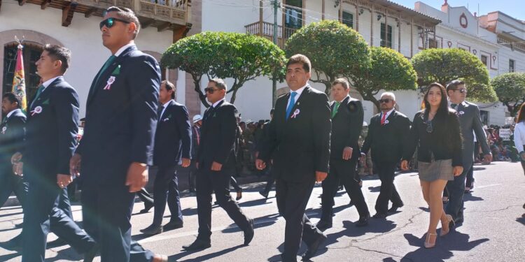 Rendimos homenaje a los 215 años de la primera gesta libertaria de América Latina participando del Desfile Cívico Militar