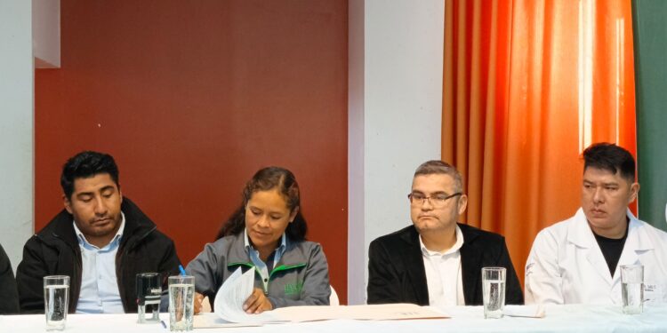 Firma de convenio de servicios hospitalarios para los ingenieros