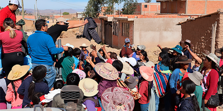 Donación de ropa de invierno de la campaña «Abrigos de Esperanza»