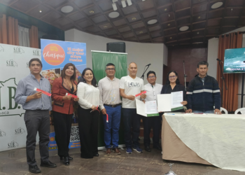 Firma de convenio con FOLKTOUR