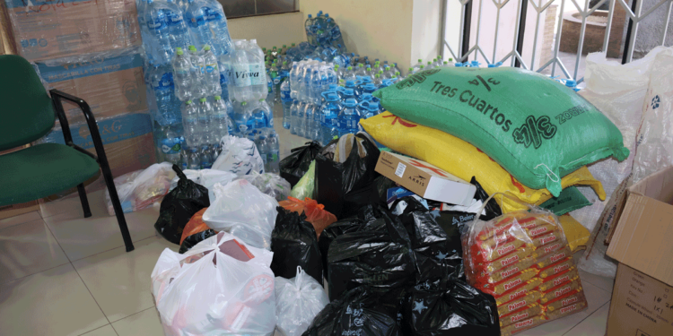 Entrega de donación de la campaña «Juntos apagamos el Fuego»