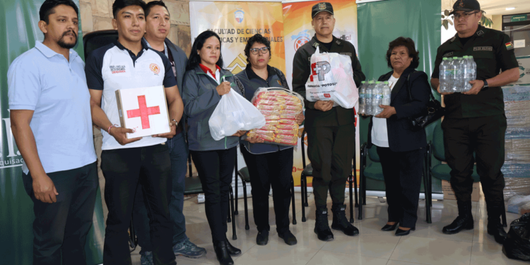 Entrega de donación de la campaña «Juntos apagamos el Fuego»