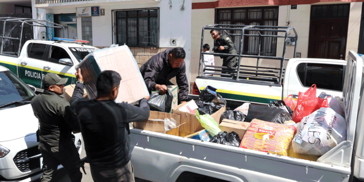 Entrega de donación de la campaña «Juntos apagamos el Fuego»