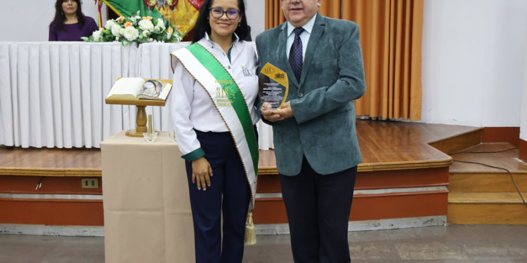 POSESIÓN DEL NUEVO DIRECTORIO DEL COLEGIO DE INGENIEROS GEÓLOGOS DE CHUQUISACA