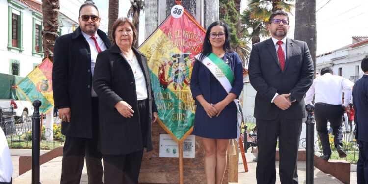 Desfile Cívico Institucional, rindiendo homenaje a los 216 años del Primer Grito Libertario de América