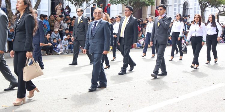 Desfile Cívico Institucional, rindiendo homenaje a los 216 años del Primer Grito Libertario de América