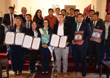 Declaración de «Huésped Ilustre» a las delegaciones de la Cumbre Nacional de Ingenieros