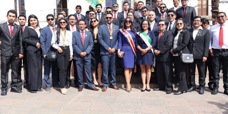 Desfile Cívico Institucional, rindiendo homenaje a los 216 años del Primer Grito Libertario de América