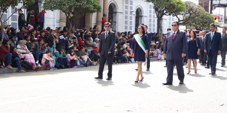 Desfile Cívico Institucional, rindiendo homenaje a los 216 años del Primer Grito Libertario de América