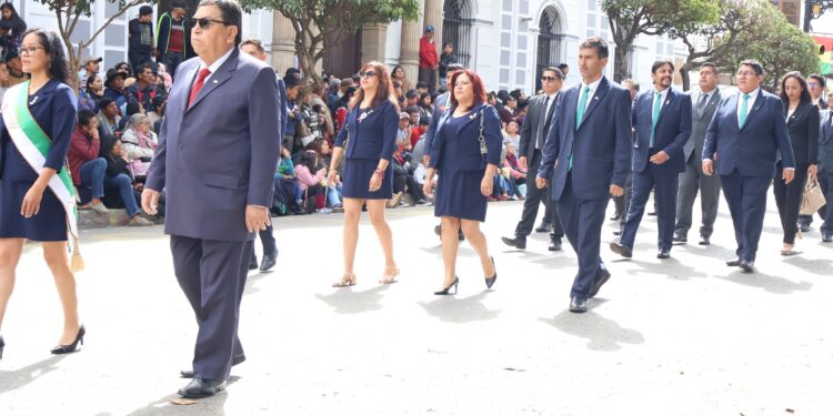 Desfile Cívico Institucional, rindiendo homenaje a los 216 años del Primer Grito Libertario de América