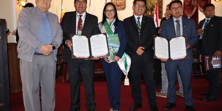 Declaración de «Huésped Ilustre» a las delegaciones de la Cumbre Nacional de Ingenieros