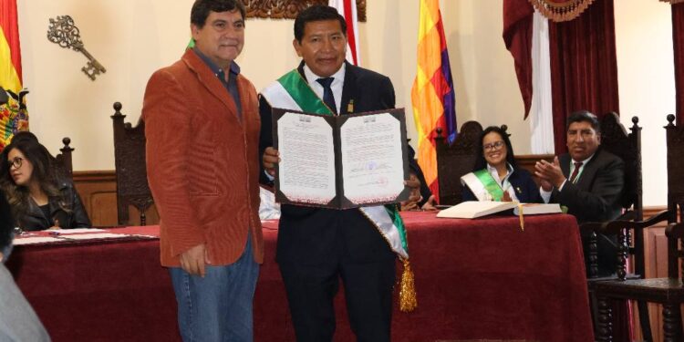 Declaración de «Huésped Ilustre» a las delegaciones de la Cumbre Nacional de Ingenieros