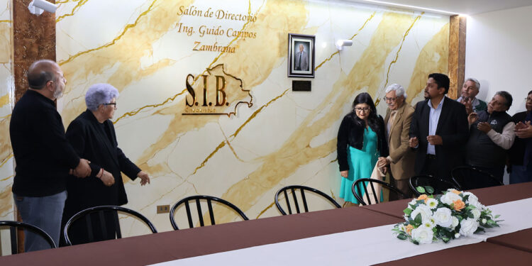 La SIB Chuquisaca rinde homenaje póstumo al Ing. Guido Campos Zambrana nominando su Salón de Directorio