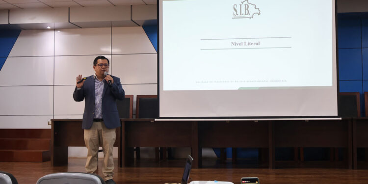 La SIB Chuquisaca impulsa la excelencia académica con un taller de Lectura Crítica de Investigación para los estudiantes de Ingeniería Civil