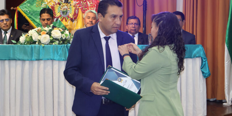 Acto de honor y entrega de distinciones «Ing. Lucas Hugo Martínez Navarro» a ingenieros destacados