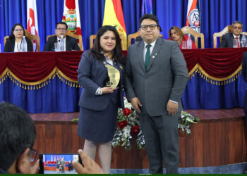 Entrega de reconocimiento por el aniversario de ITARFA